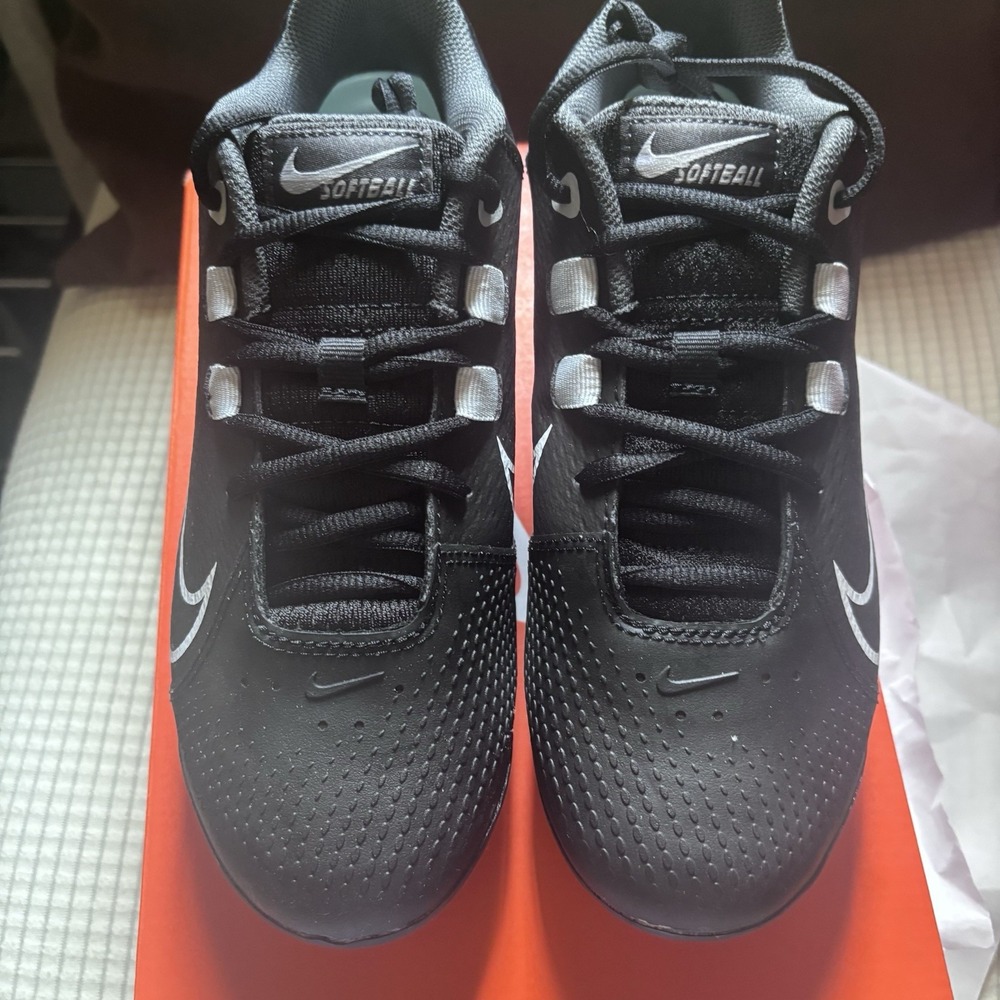 NEW Nike React Hyperdiamond 4 Elite Metal Womens Softball Cleats, Black Size 7.5 - Picture 2 of 7